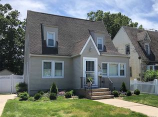 112 Woodside Ave, Freeport, NY
