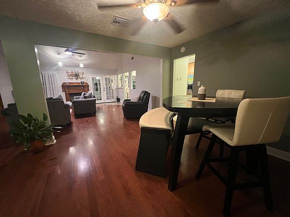 3rd image of 557 Royal Oak Dr