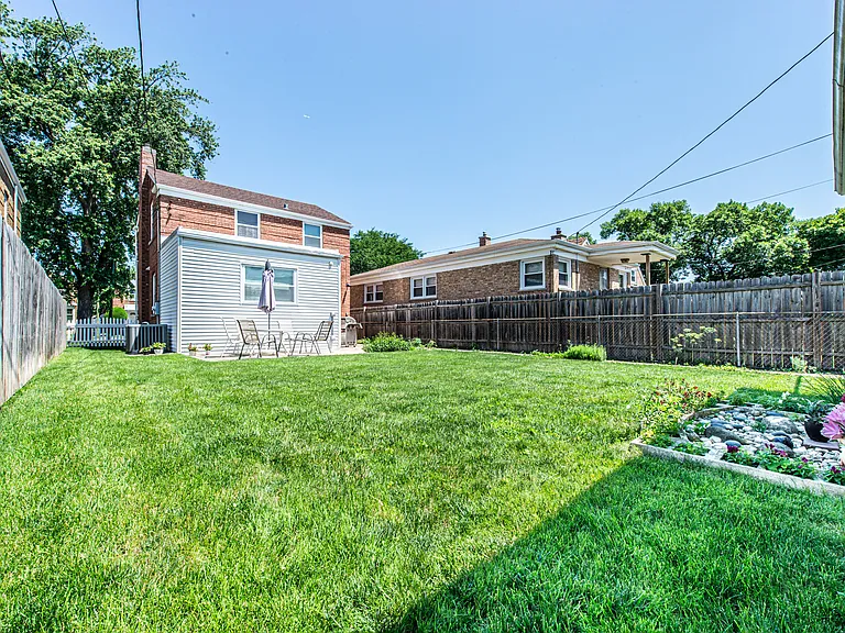 6611 W Foster Ave — Photo 38