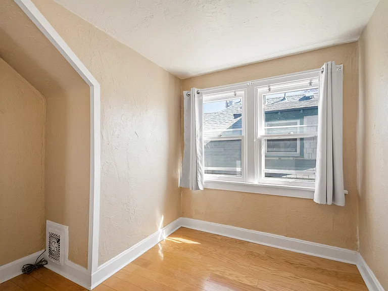 2615 E 12th Ave #UPSTAIRS — Photo 12