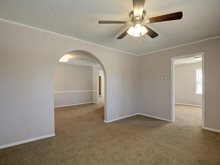 1325 S Delaware Ave — Photo 4