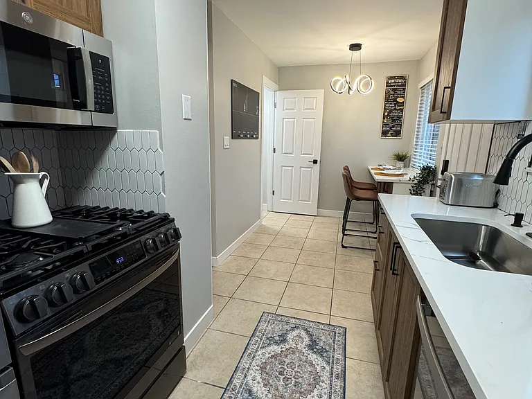 1323 Sunset Blvd — Photo 6