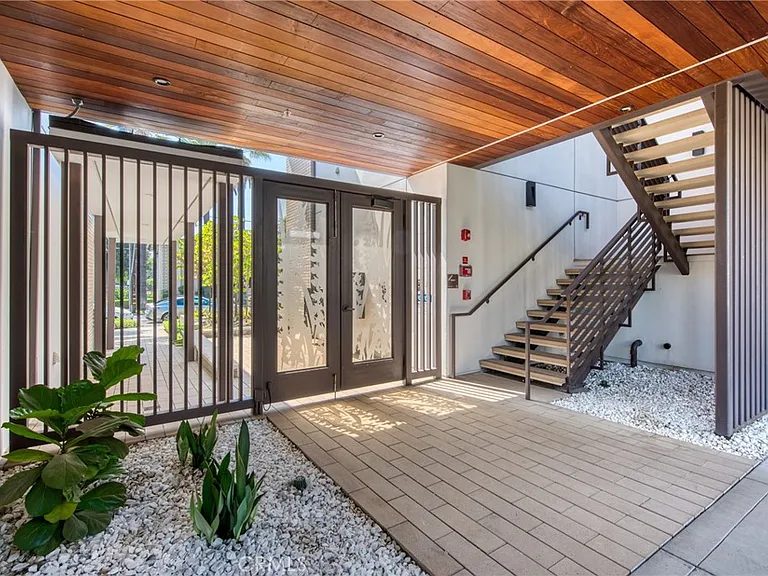 125 Hurlbut St #203 — Photo 3