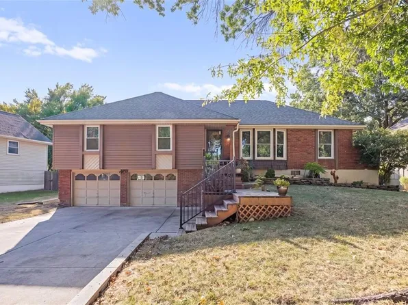 300 Johnston Dr, Raymore, MO 64083