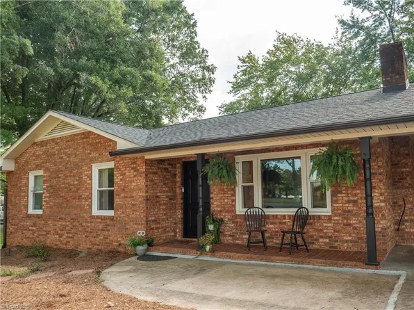 1440 Courtney Huntsville Rd, Yadkinville, NC 27055