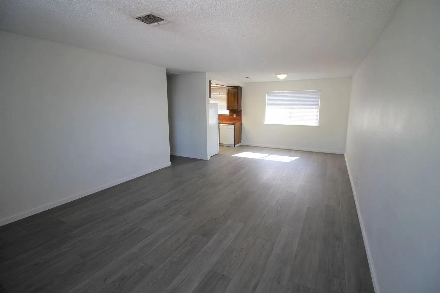 1 bed, 100 sqft, $1,095 — Photo 2