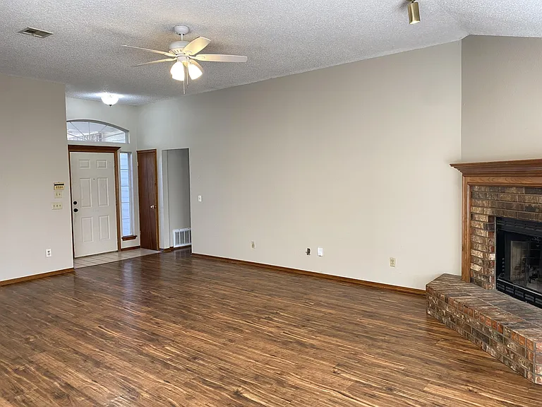 13101 Mapleleaf Dr — Photo 4