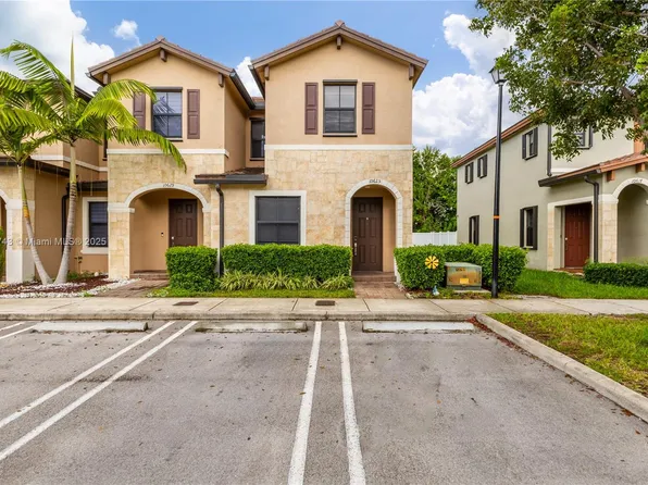 10625 W 32nd Ln, Hialeah, FL 33018