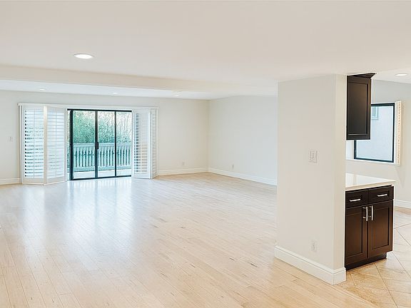 2nd image of 1310 Roxbury Dr APT 102