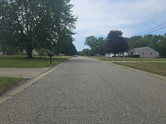 4th image of 5118 Berneda Dr