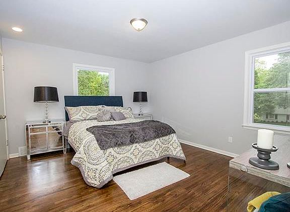 5th image of 10802 W 99th St