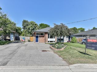 225 Septonne Ave #B, Newmarket, ON L3Y 2W5