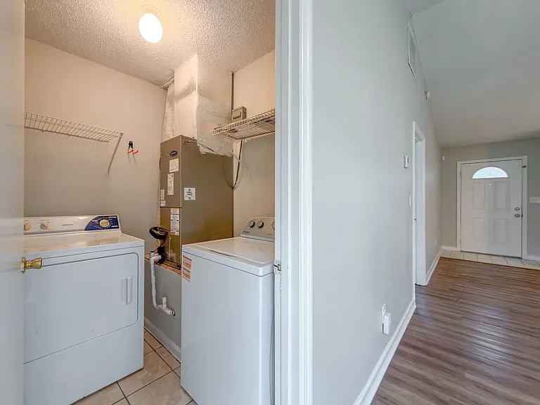 1367 Idlewild Dr — Photo 17