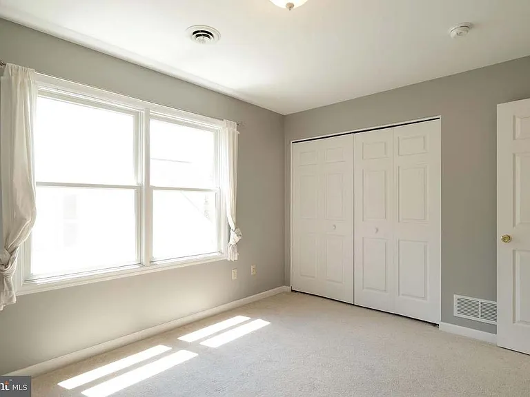 122 Washington Pl — Photo 1