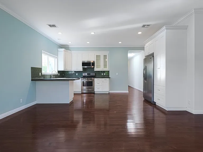 809 N La Jolla Ave — Photo 10