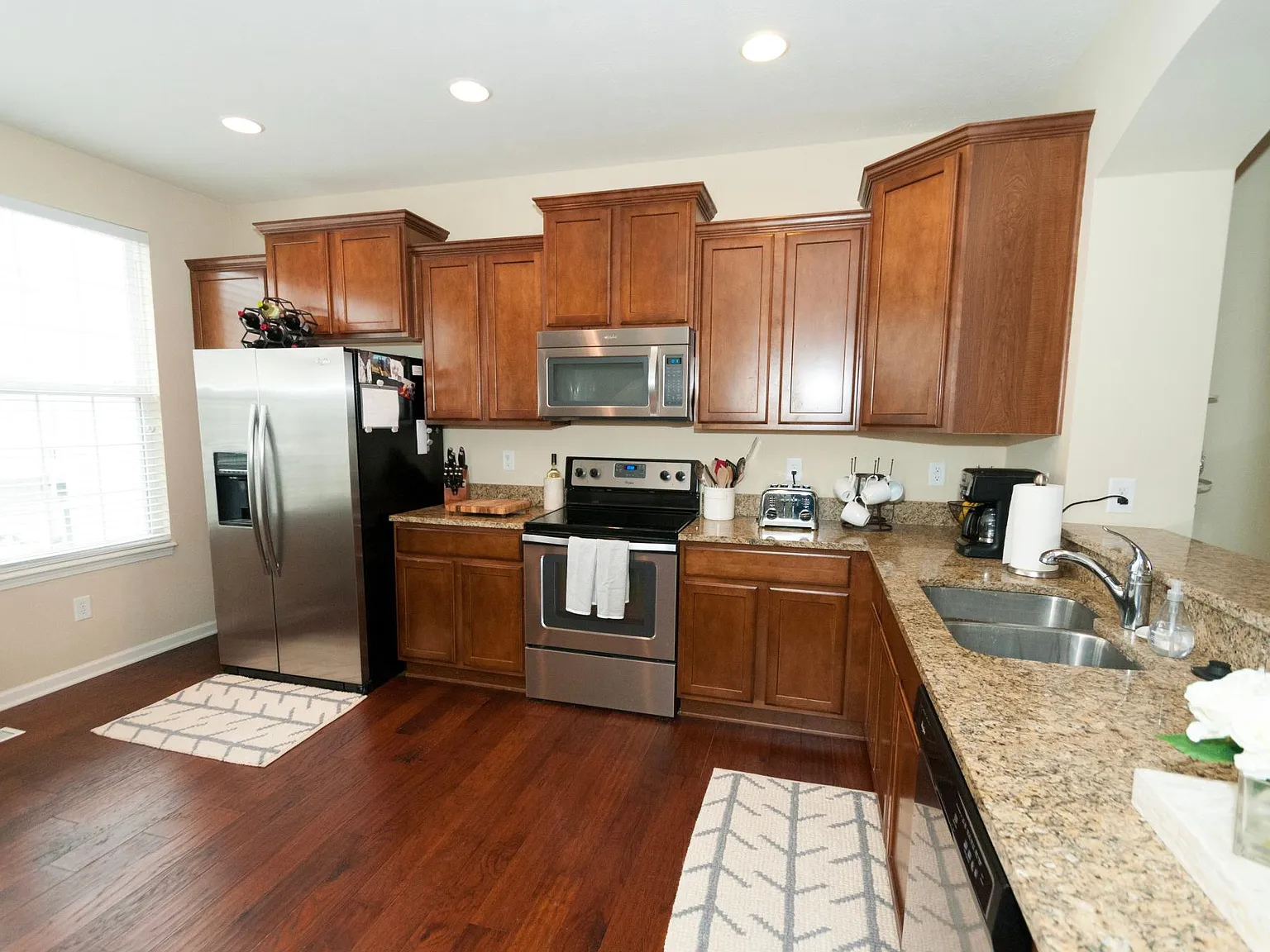 3 bed, 2.5 bath, 1540 sqft, $1,950 — Photo 3