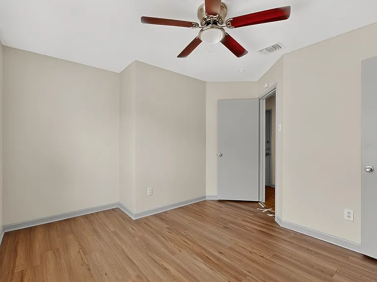 1700 Wheatfield Dr — Photo 23