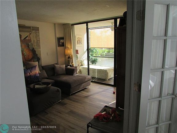 2nd image of 110 Royal Park Dr APT 1D