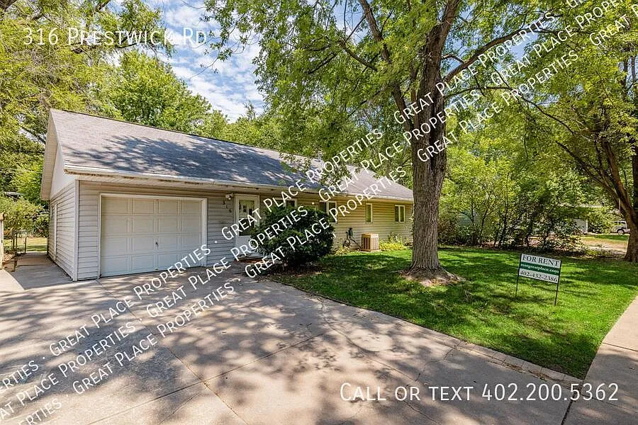 3 bed, 917 sqft, $1,399 — Photo 2