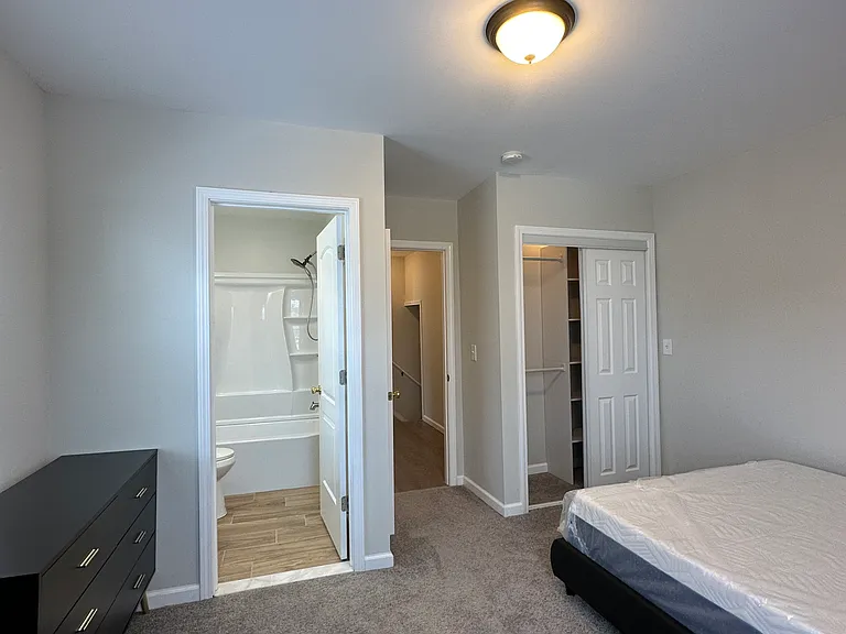 18 Congress Ave — Photo 12