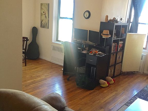 2nd image of 26-10 Crescent St #5