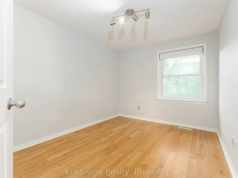 96 Confederation Way — Photo 7