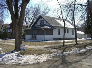 911 Idaho Ave, Morris, MN 56267