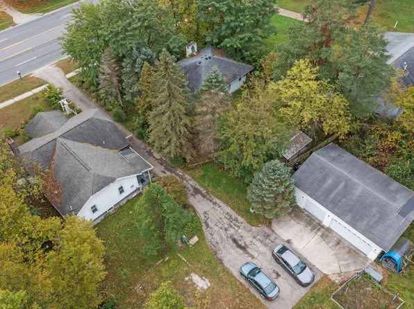 6147 W River Rd NE, Belmont, MI 49306