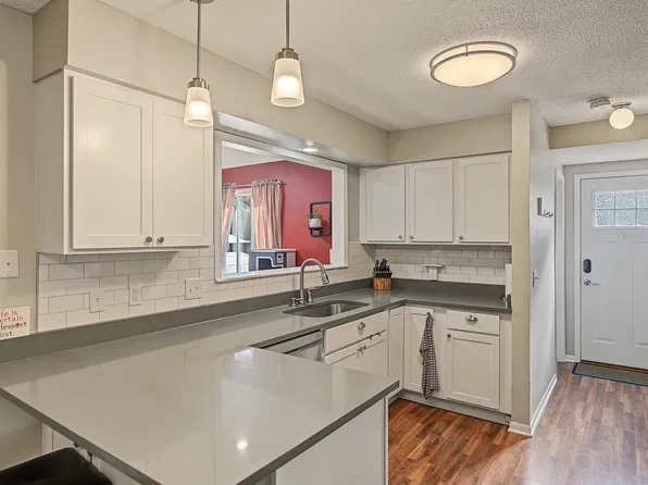 143 52nd St, West Des Moines, IA 50265