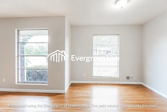 3 bed, 2.0 bath, 1558 sqft, $1,295 — Photo 3