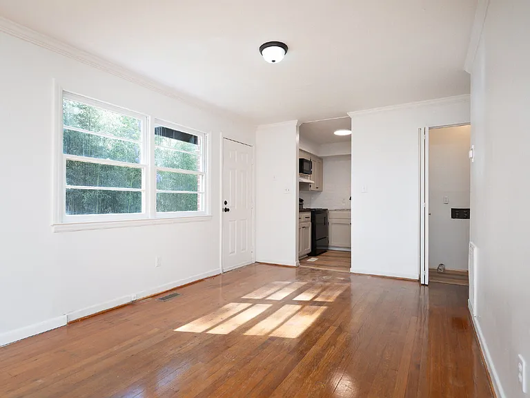 705 Ravenel St #C — Photo 7