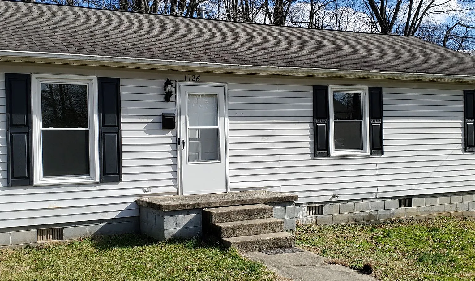 3 Bedroom 2 Bathroom House — Photo 1