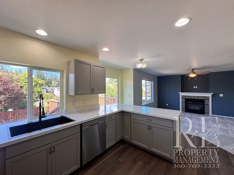 2994 NE Loyola St — Photo 10