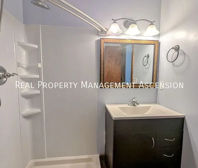 48 Douglas Dr — Photo 7
