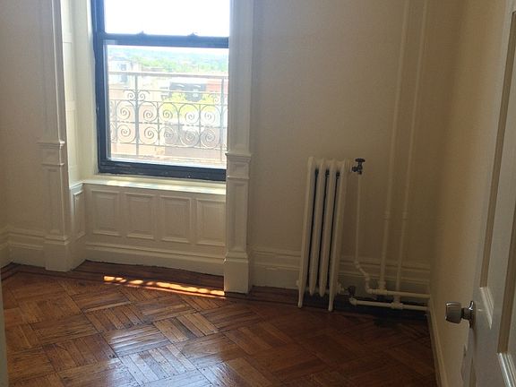 3rd image of 115 Montague St APT 6A