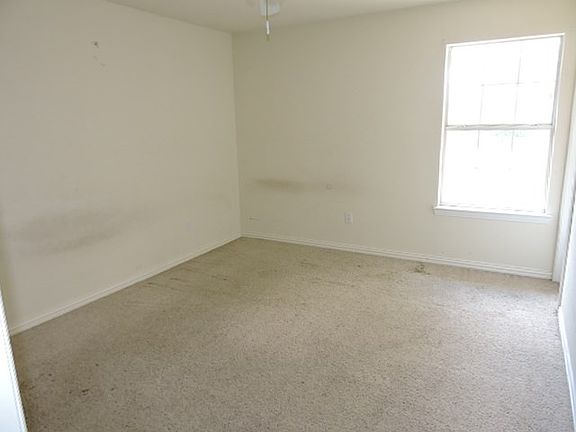 5th image of 1203 Wolfe City Dr