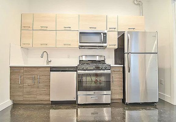 3rd image of 1402 Pacific St #1F
