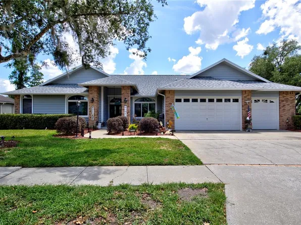 5725 Wedgefield Dr, Zephyrhills, FL 33541
