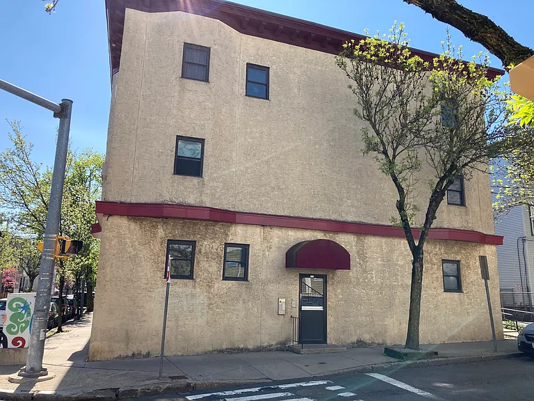 109 Walnut St #10 — Photo 1