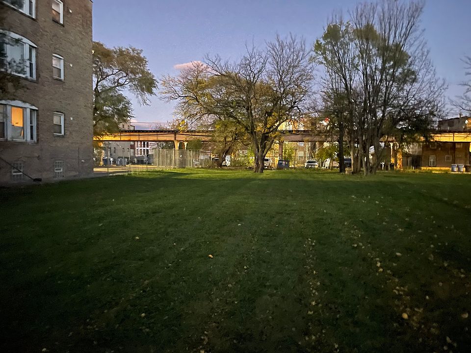 2nd image of 5941 S Prairie Ave