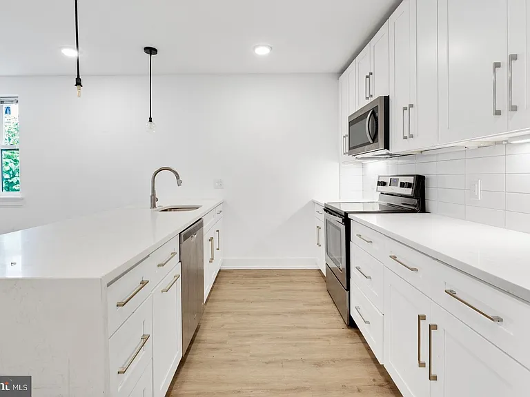 1335 N Marston St #402 — Photo 10