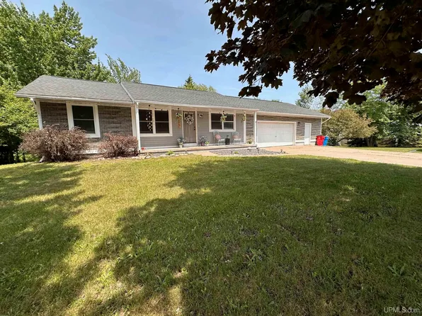 2244 Werner St, Marquette, MI 49855