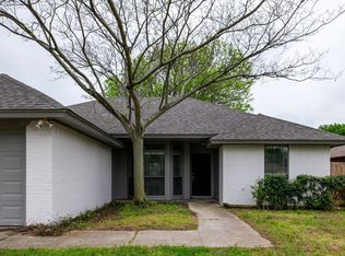 709 Parkview Dr, Burleson, TX 76028