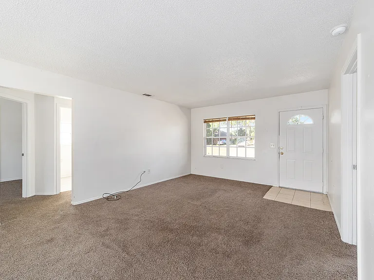 325 Oak Track Crse — Photo 8
