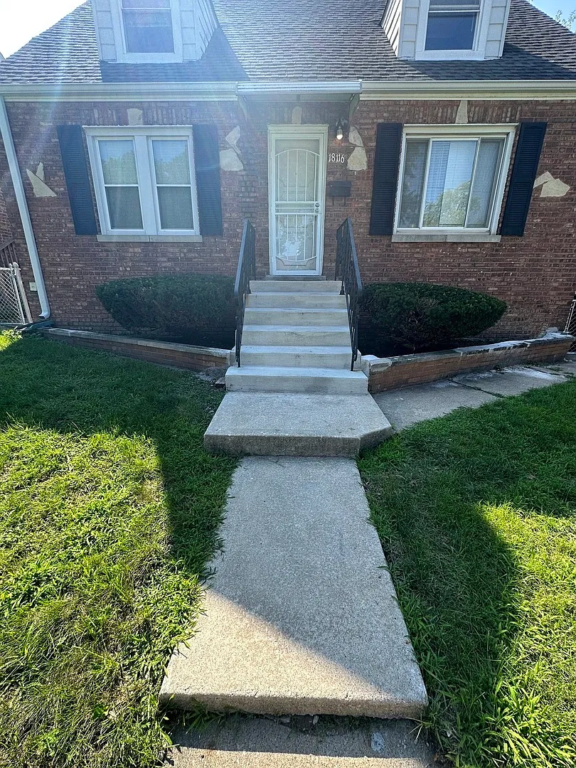 4 bed, 1450 sqft, $2,100 — Photo 1