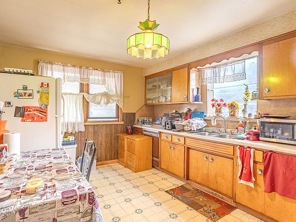 3rd image of 1543 N Harold Ave
