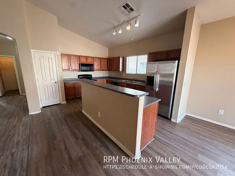 2517 S 116th Ave — Photo 5