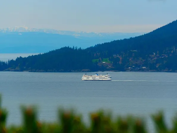 5436 Westhaven Pl, West Vancouver, BC V7W 3G1