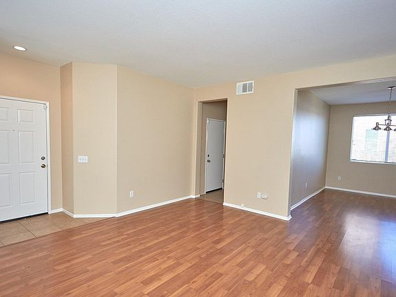 4th image of 15247 Sunbeam Ct