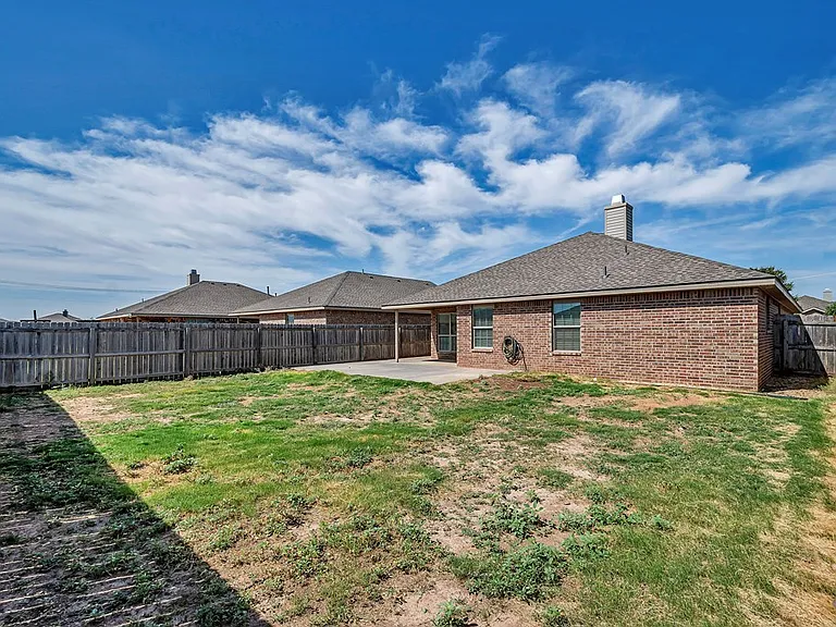 608 Memorial Ct — Photo 39